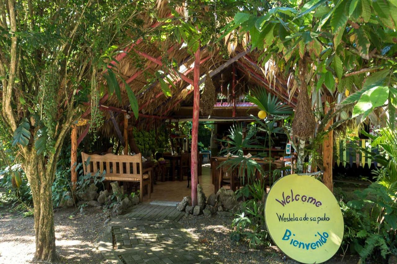 Brigitte'S Ranch Hotel Cahuita Exterior photo